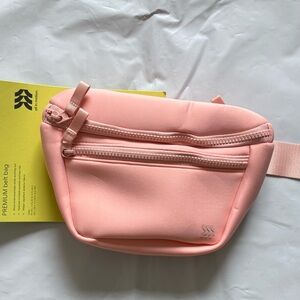 Premium Belt Bag Blush - All In Motion
Water-Resistant Fanny Pack